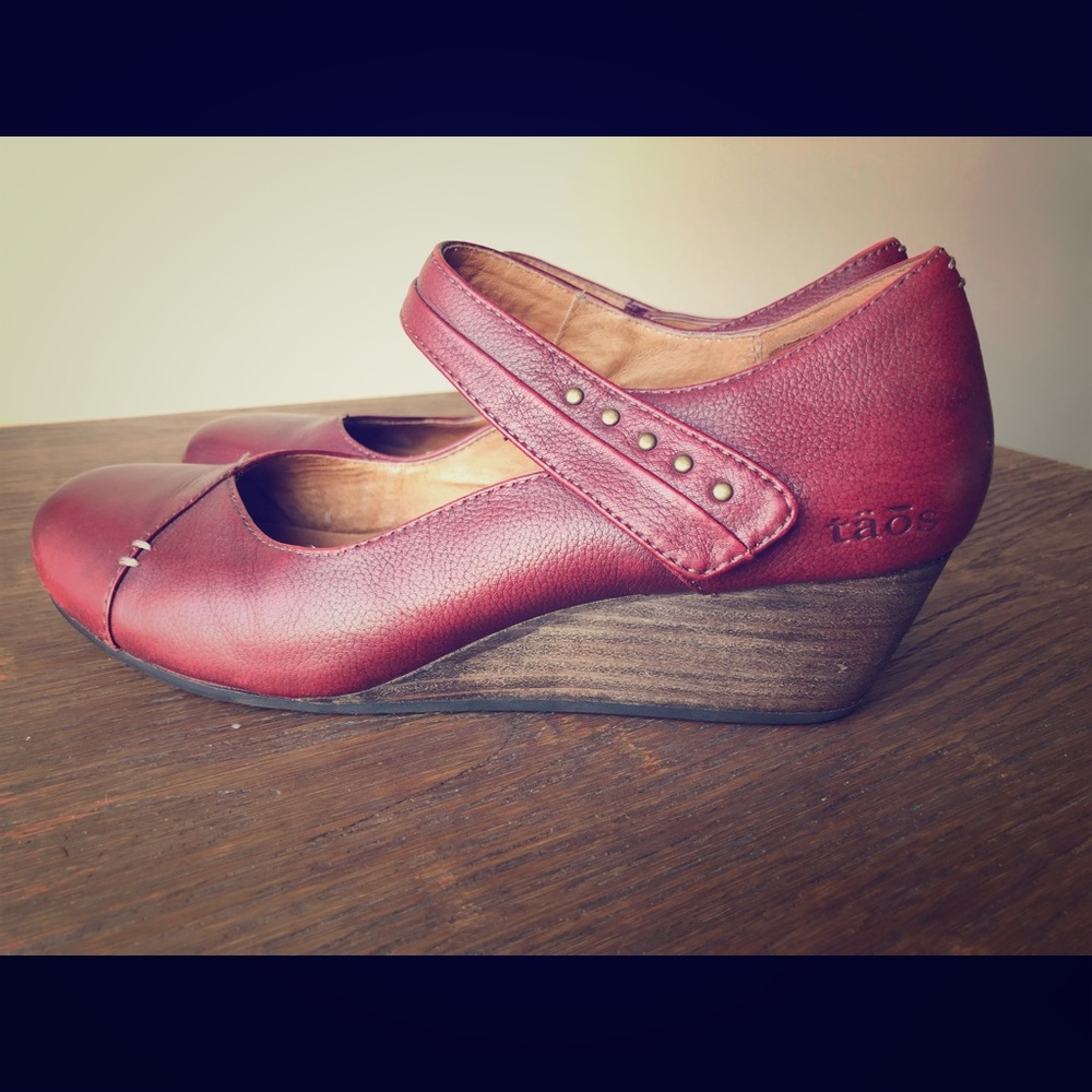 Taos Urge Burgundy Leather Wedge Shoes- Size 8
